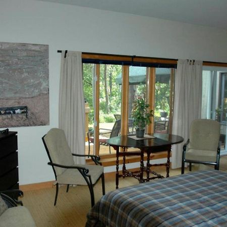 Gite Au Pied Du Courant De Gilbert Desjardins Mont-Laurier Room photo